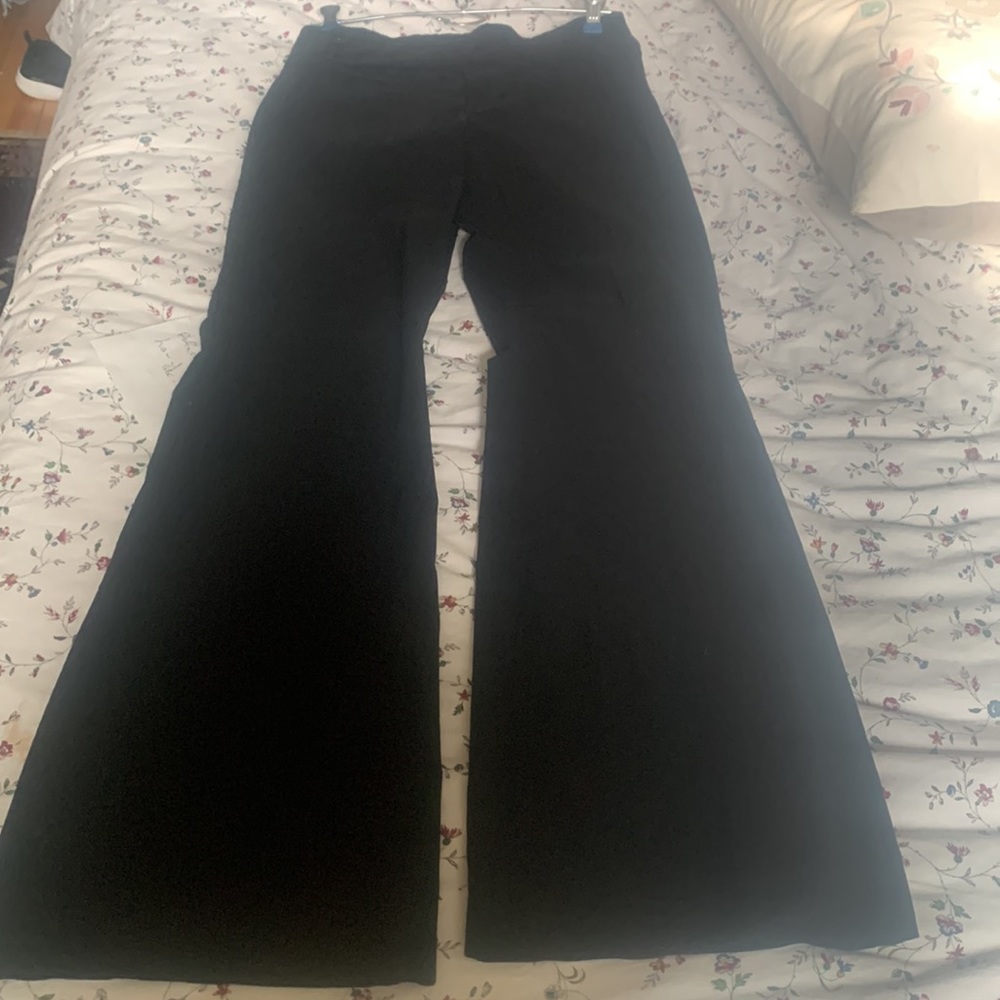 Wide bottom pants bu Suzy Shier